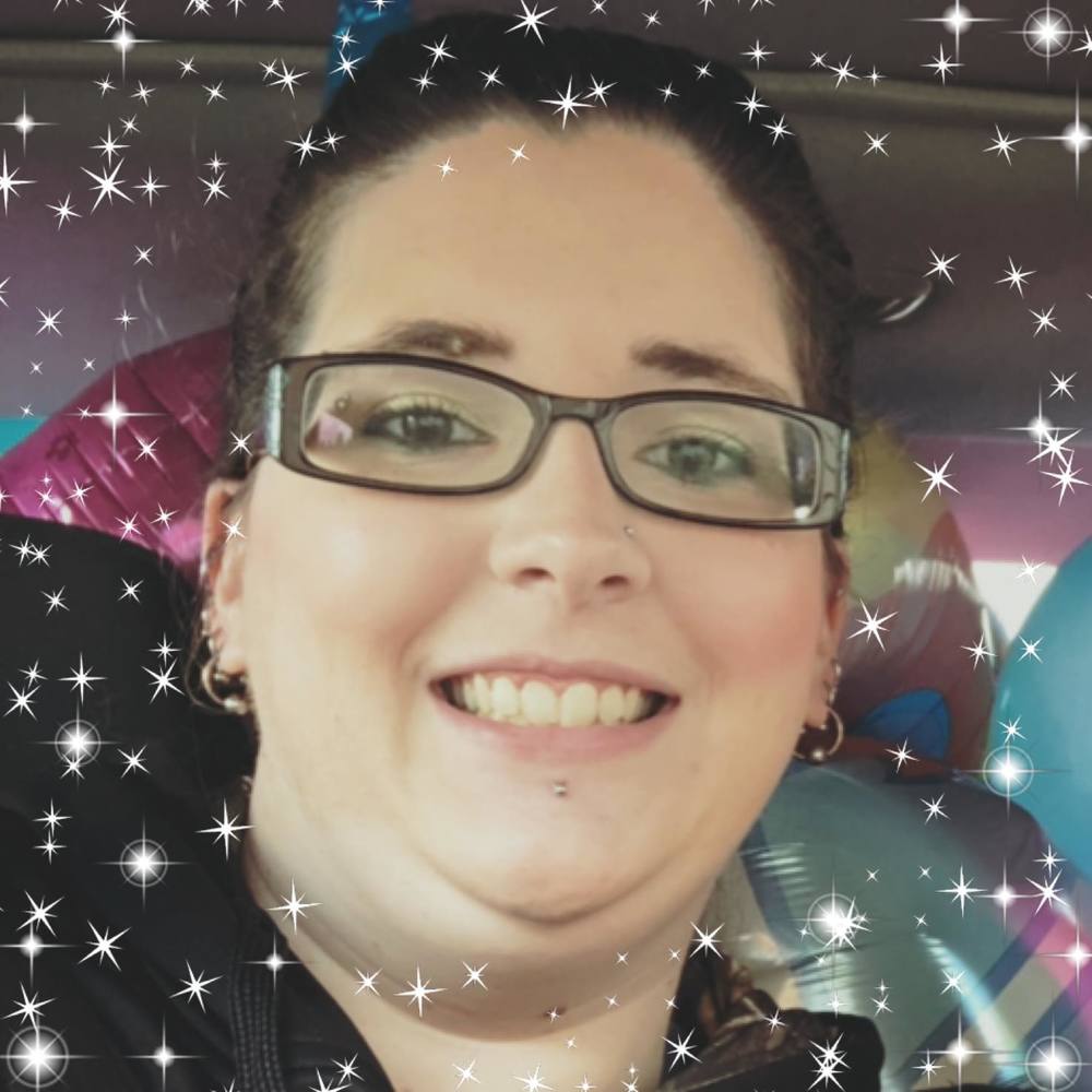 Meet your Posher, Larissa